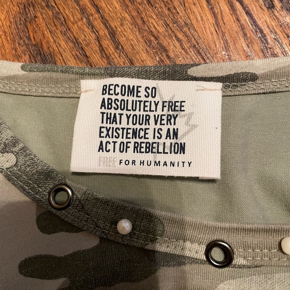 Free For Humanity camouflage T shirt - Picture 5 of 7